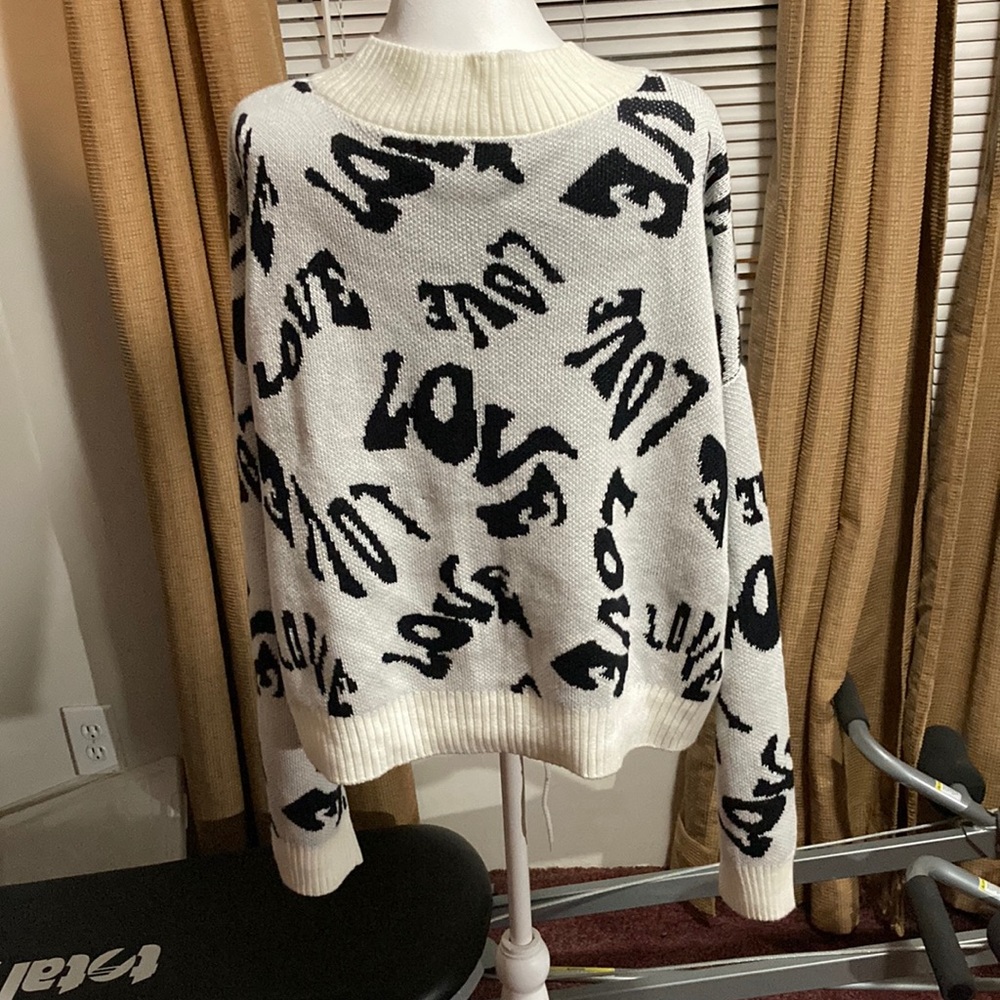 Madden NYC Love Sweater NEW WITH TAGS - Picture 5 of 6